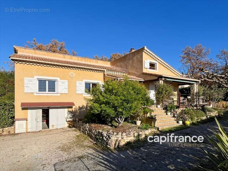 Belle villa provençale rénovée avec vue sur les collines  à BAGNOLS EN FORET (83) - photo 7