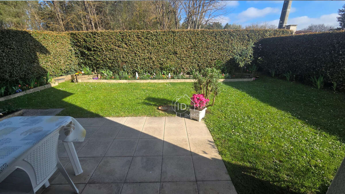 Autre à SAINT-SEURIN-SUR-L'ISLE