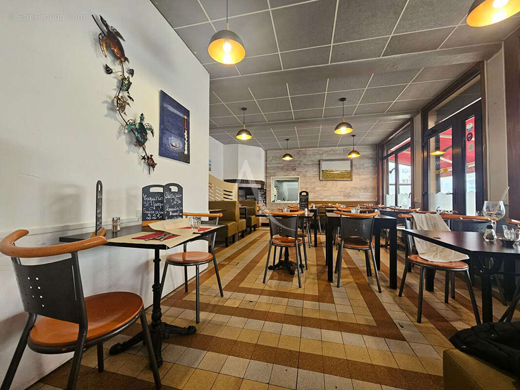 Murs et fonds de commerce. Bar brasserie Fort Mahon Plage 154 m2 . Moins de 2km de la plage. - photo 2