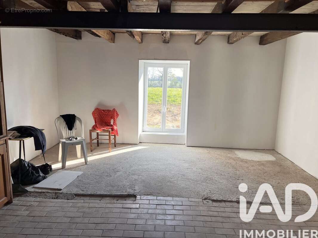 Maison 143 m² à Asnieres-Sur-Blour  - photo 2