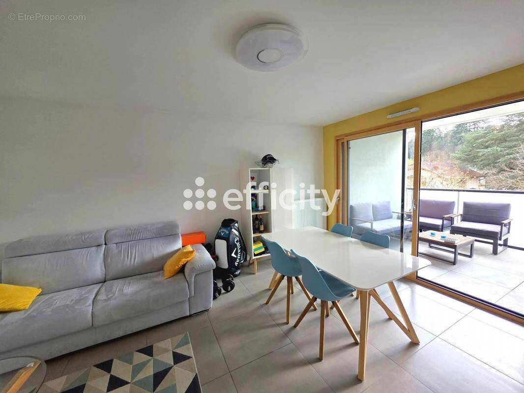 Appartement à CHARBONNIERES-LES-BAINS