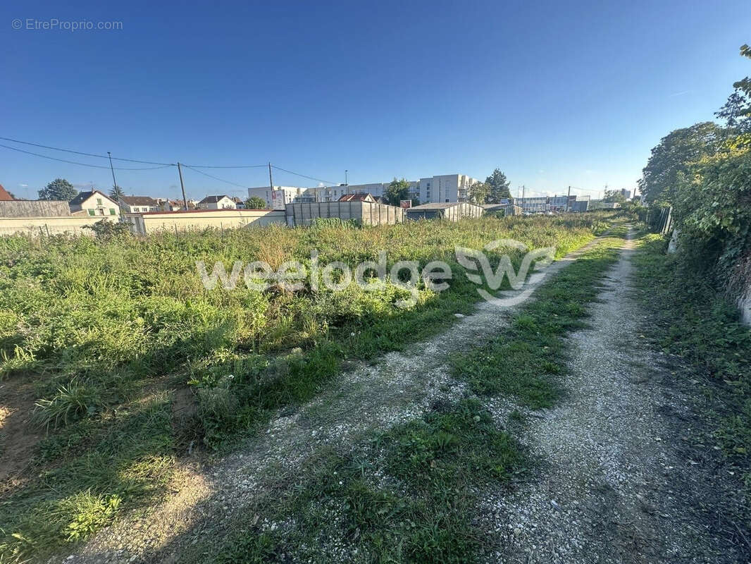 Terrain à SENS