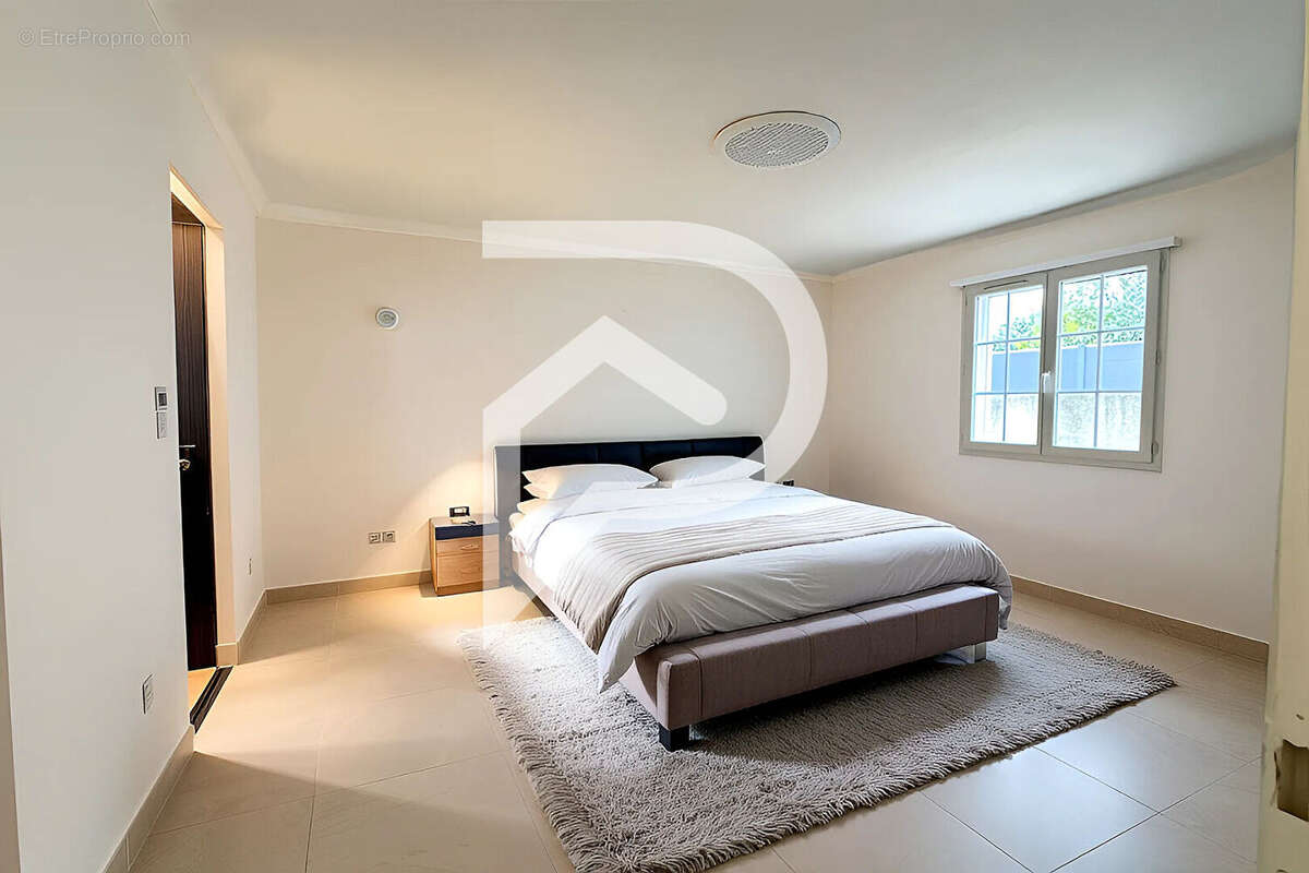 Maison à SAINT-LAURENT-D'AIGOUZE