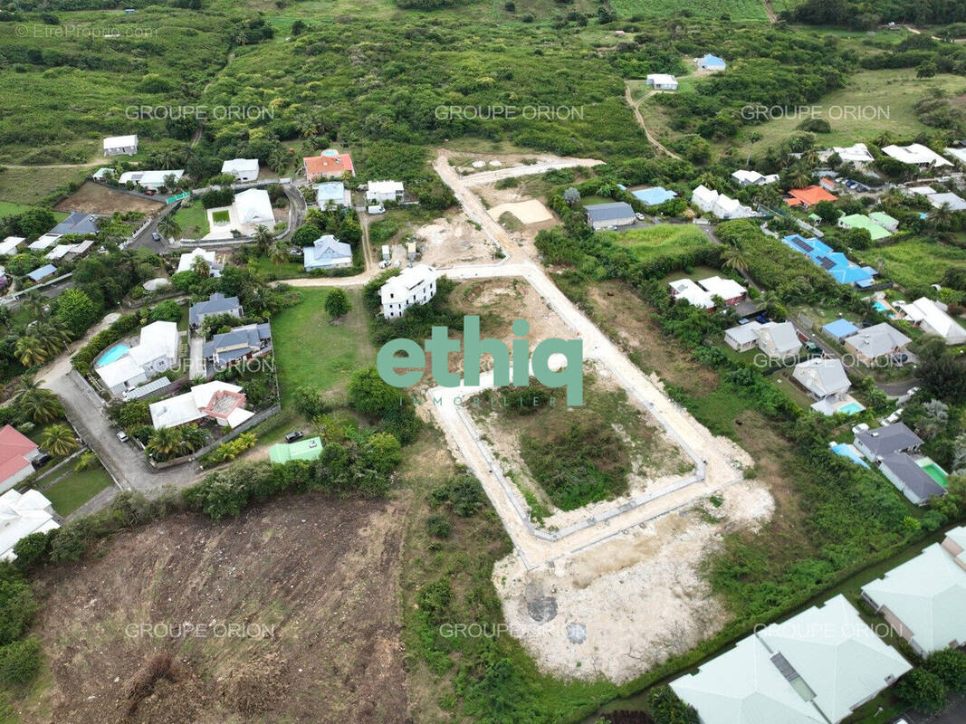 Terrain à SAINTE-ANNE