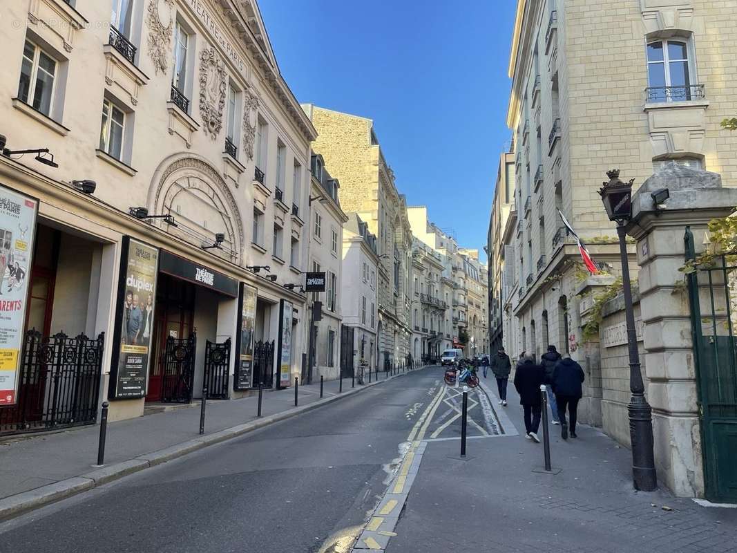 Autre à PARIS-9E