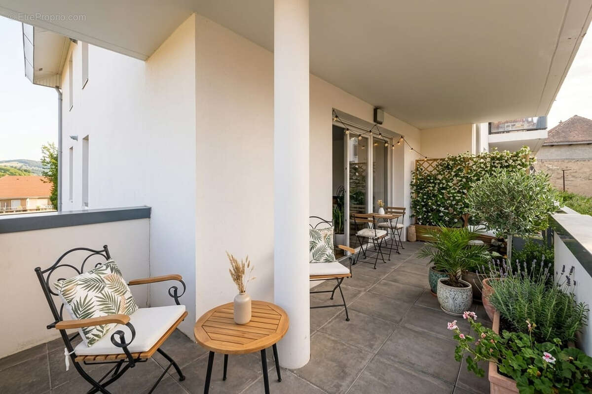 Appartement à POISY