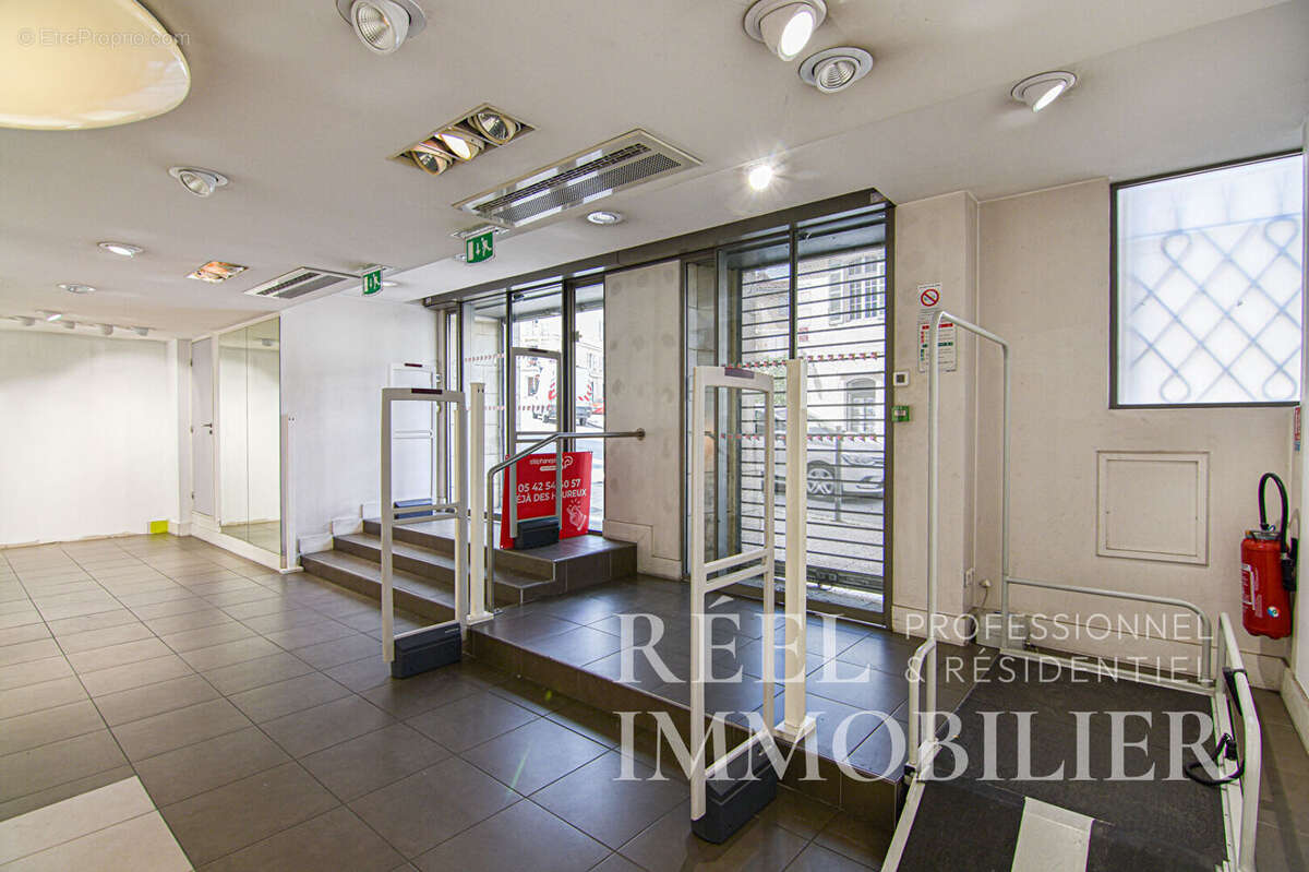 Immeuble de rapport au coeur de la basse ville - photo 6