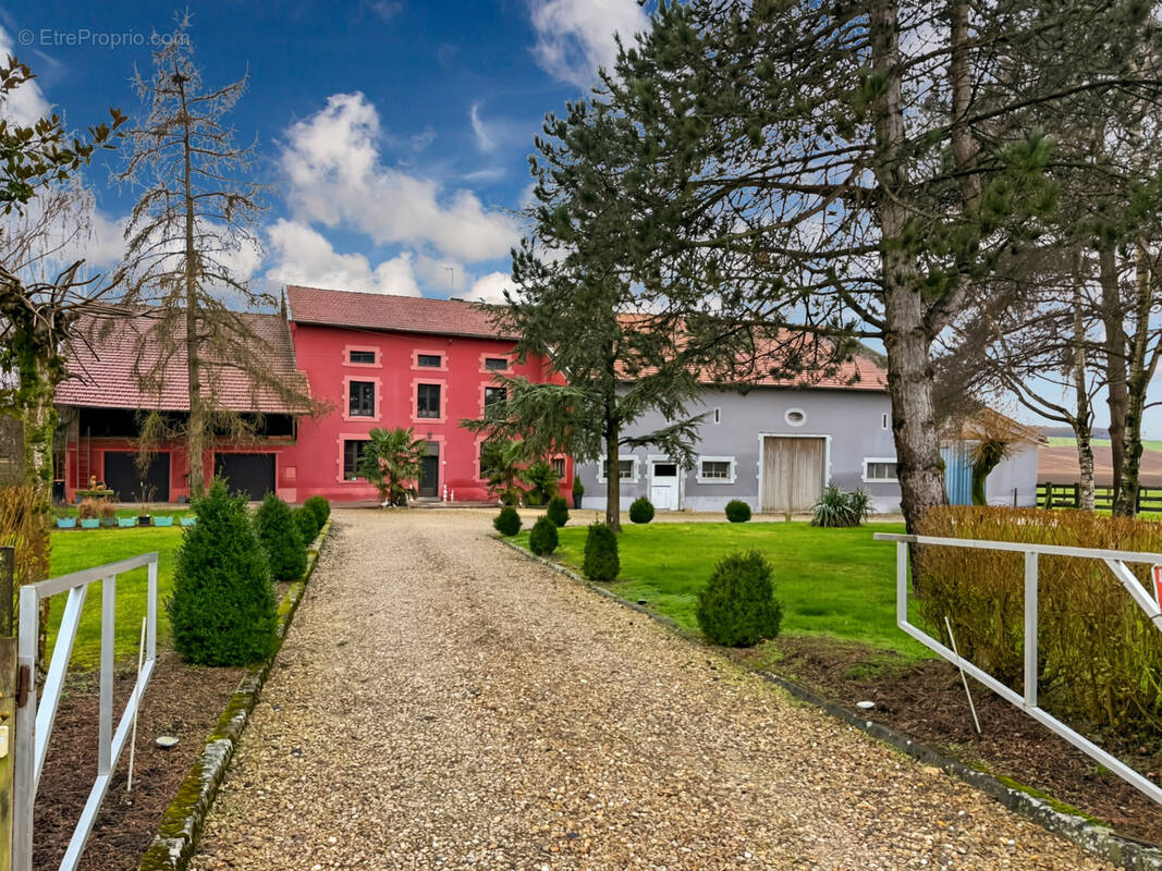 Maison à AZANNES-ET-SOUMAZANNES