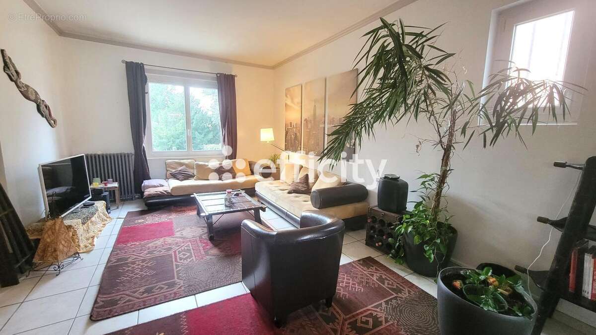 Maison à FLEURIEU-SUR-SAONE