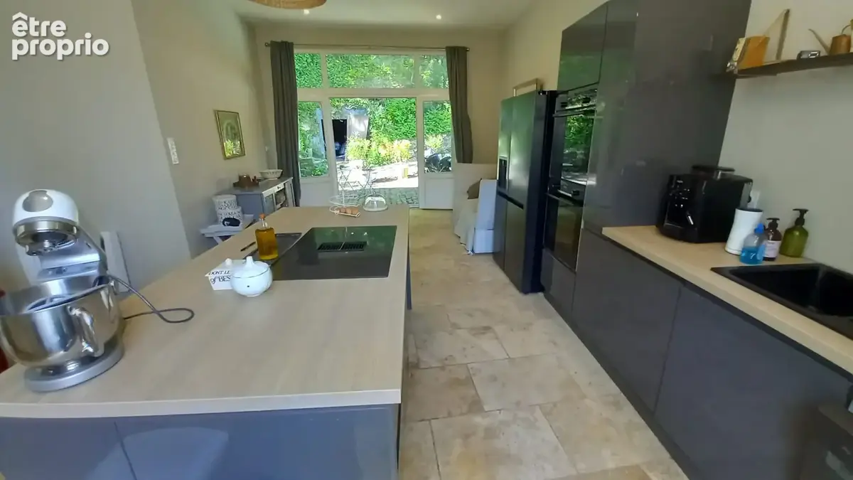 maison 9 pièces de 211 m2 - photo 3