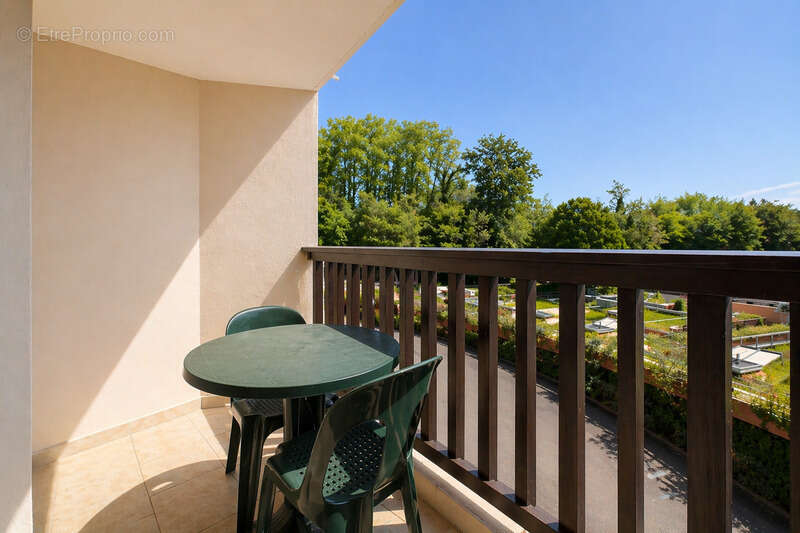 Dax (40) - À vendre studio meublé avec balcon et parking au cœur des thermes de Dax - photo 5