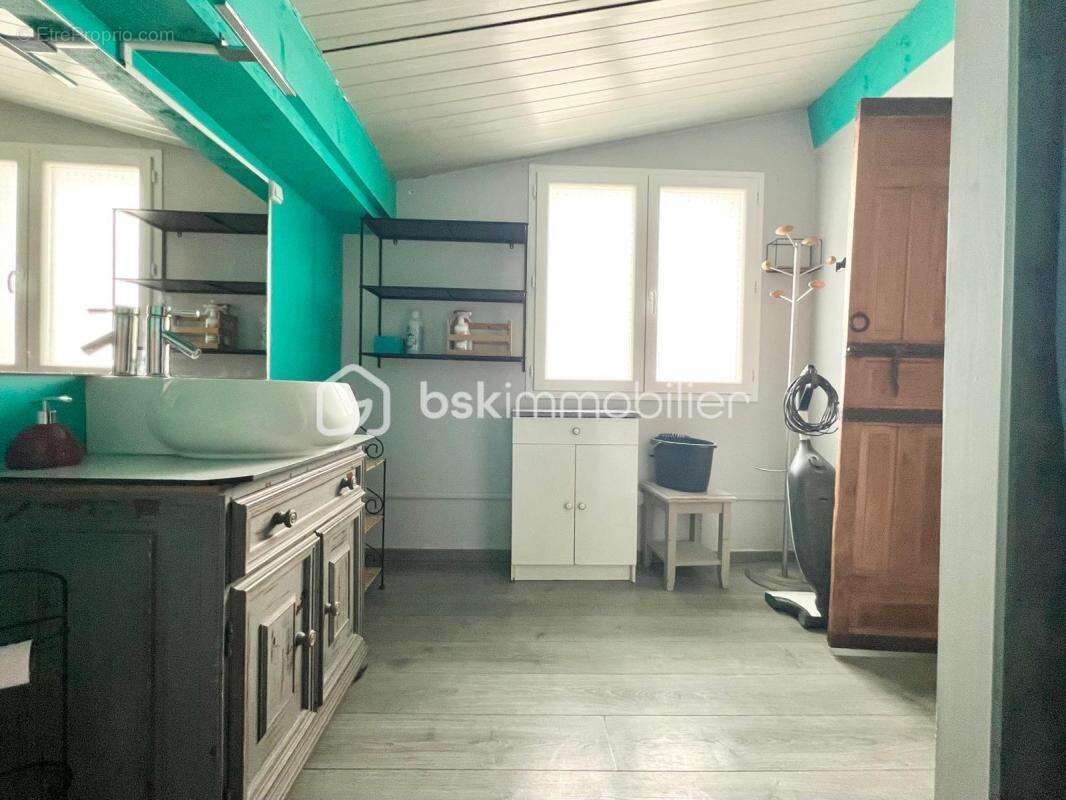 Commerce à COLOMBIERS