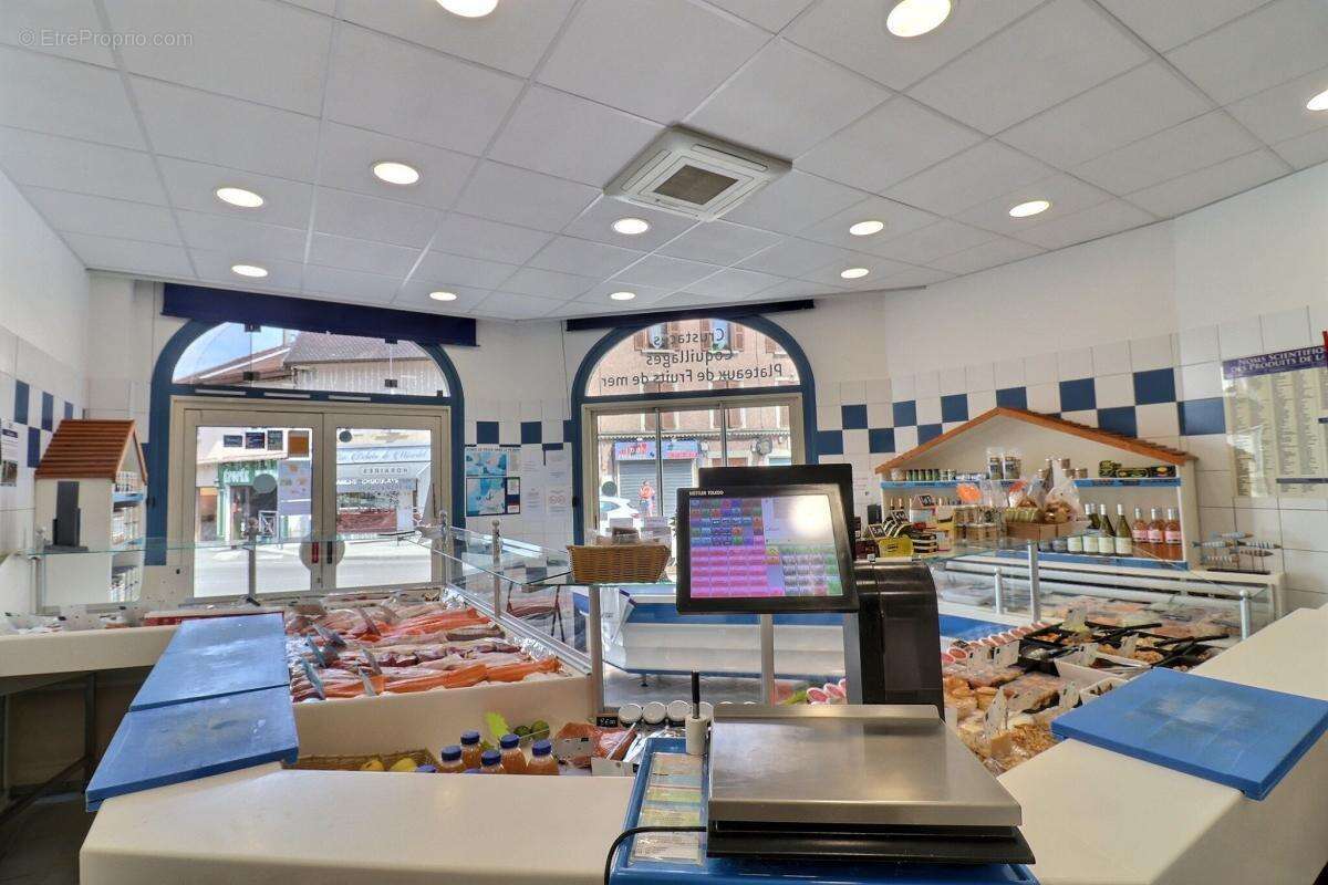 Commerce à MORESTEL