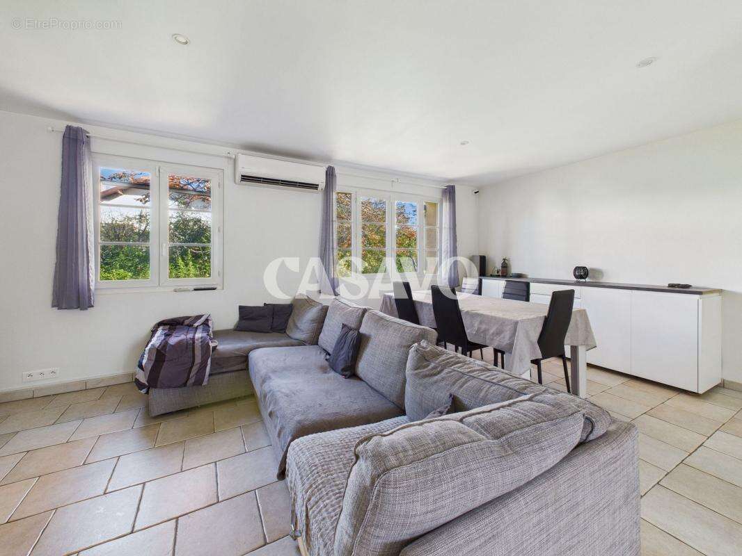 Appartement à PEYROLLES-EN-PROVENCE