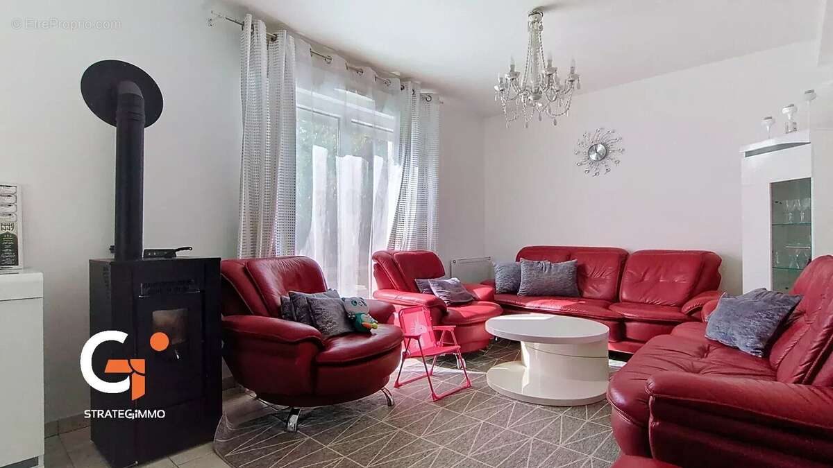 Maison à SAINT-ETIENNE-DU-ROUVRAY