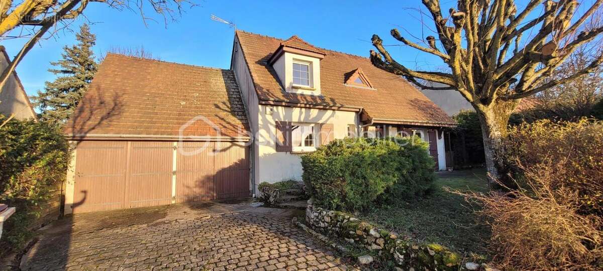 Maison à SAINT-GERMAIN-LAVAL