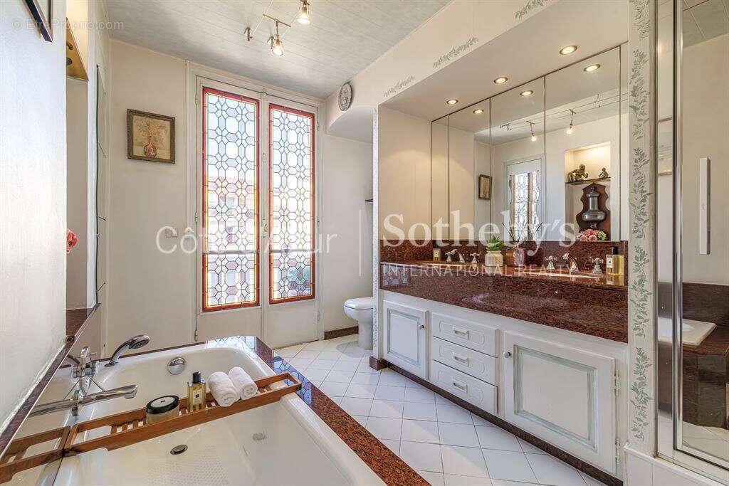 Appartement bourgeois dernier étage avec 5 chambres Nice Carabacel - photo 16