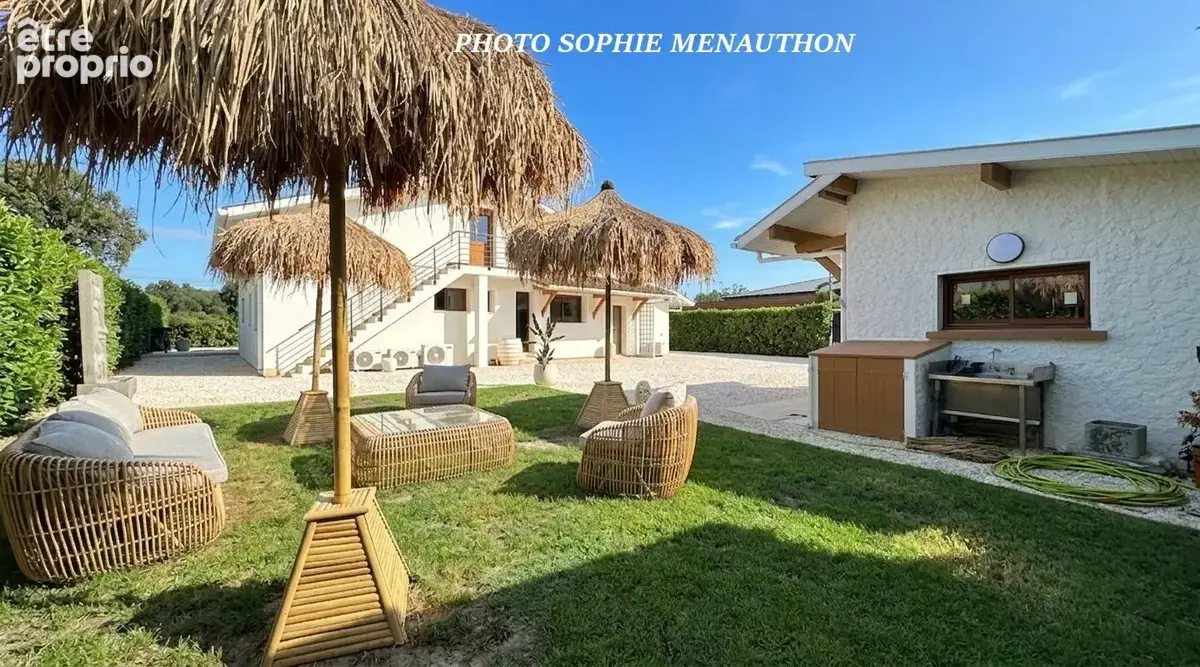 Villa balinaise rénovée proche du Bourg de type 6 pièces de 180 m2 avec piscine - photo 2