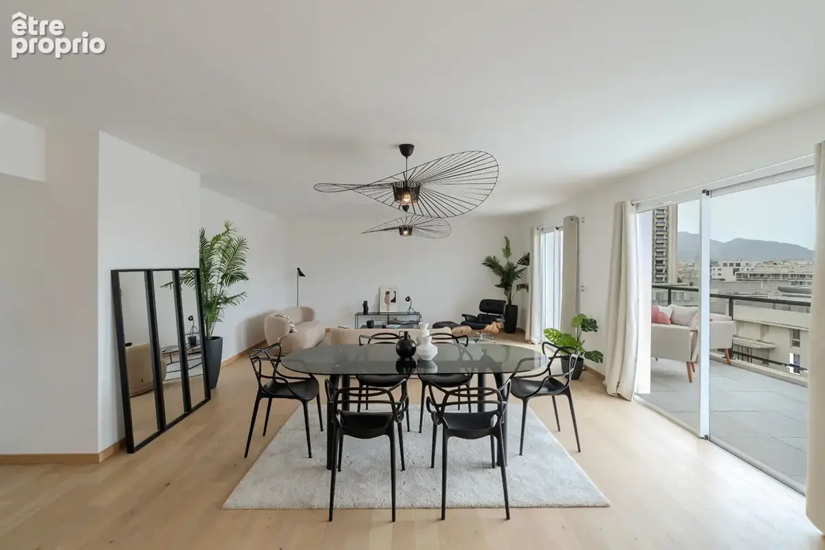 Appartement T4 de 123m² avec terrasse de 32m² au 8ème étage et dernier étage à Marseille 13008 - photo 2