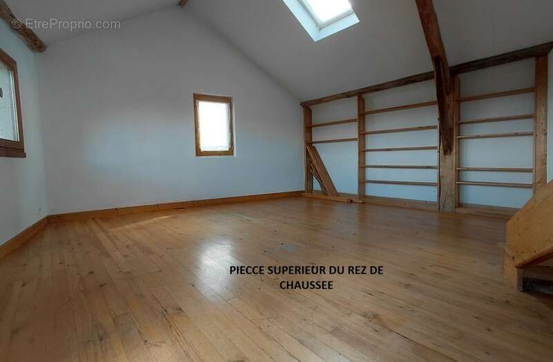 Grande maison rénovée de 220 m² avec atelier, terrasse panoramique et verger – Mourjou (Puycapel  cantal) - photo 9