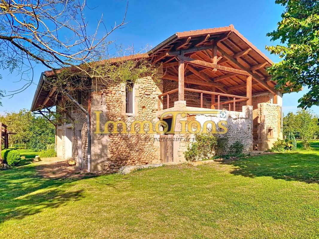 Maison à SAINT-HILAIRE-DU-ROSIER