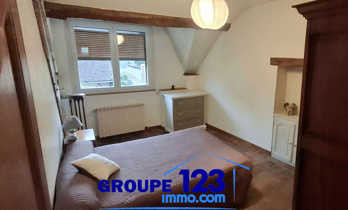 Ensemble immobilier de caractère avec deux maisons, grange et jardin. - photo 6