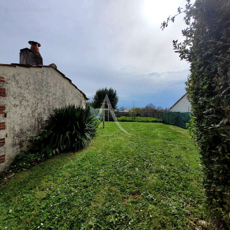 Maison à SAINT-AVAUGOURD-DES-LANDES