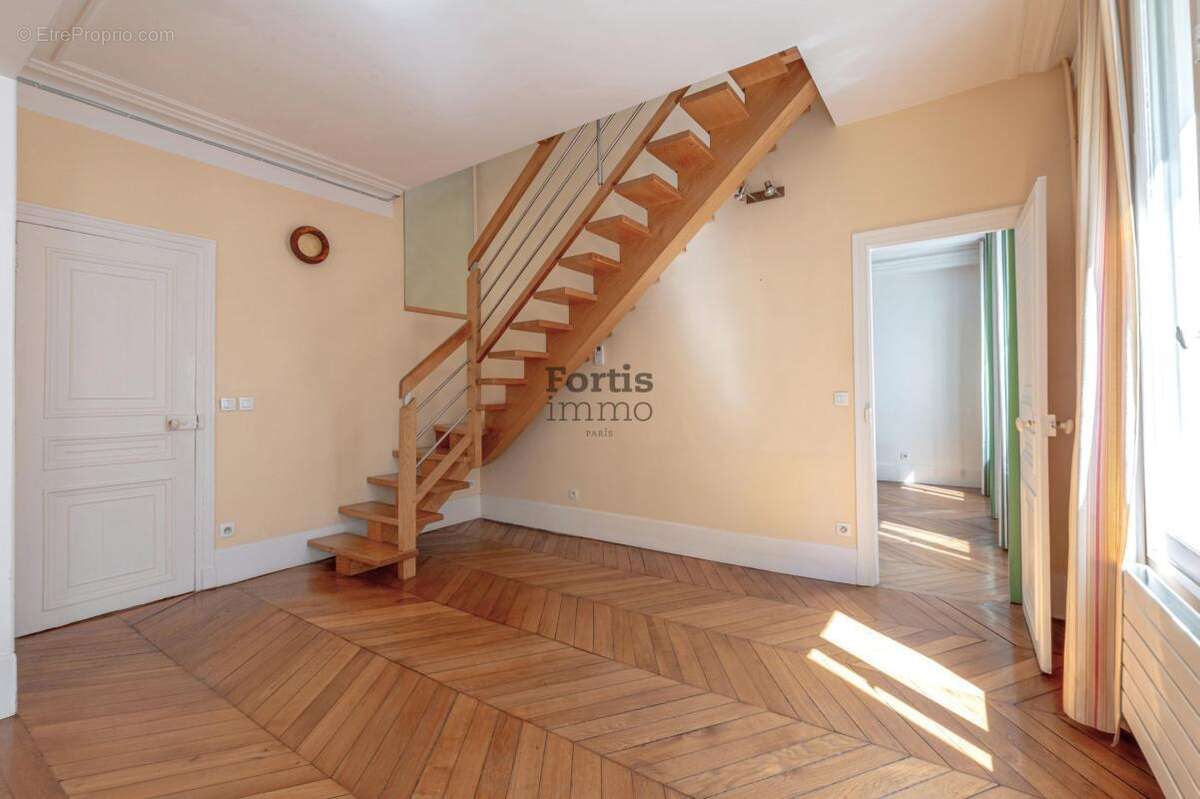Appartement à PARIS-14E