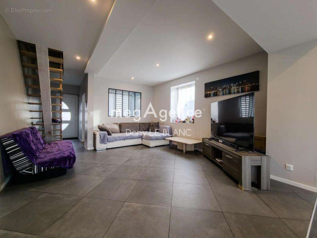 Maison familiale rénovée au cœur de Voves - photo 3