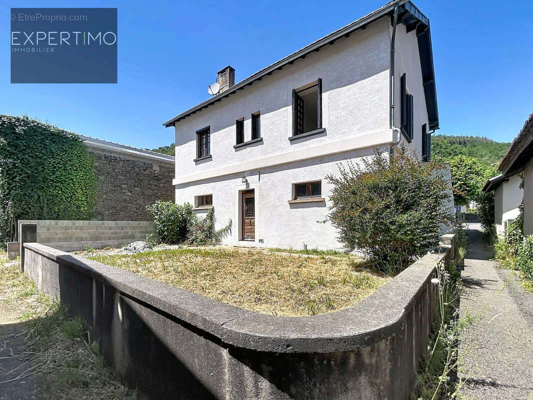 Maison avec potentiel sur deux niveaux   garage et stationnements   Vivier-Pont - photo 15