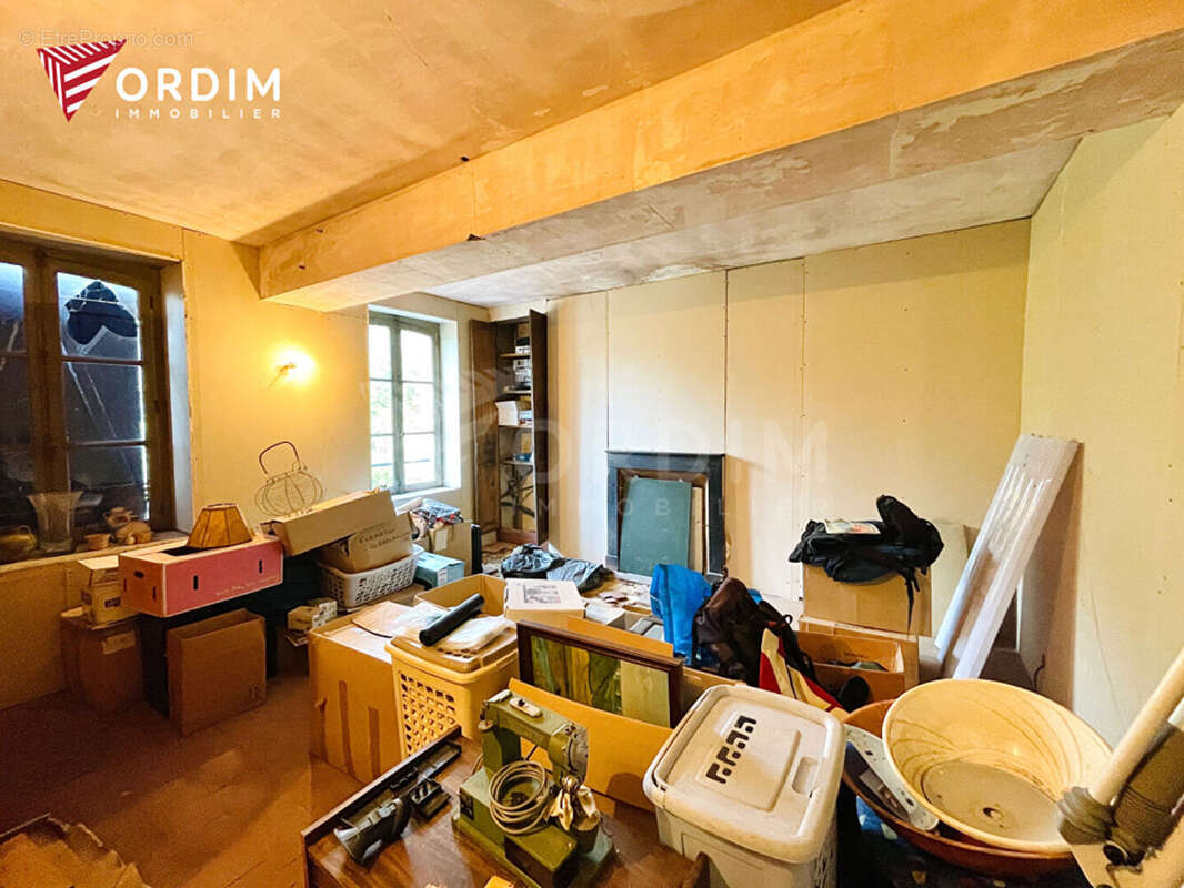 Maison à VILLENEUVE-LES-GENETS