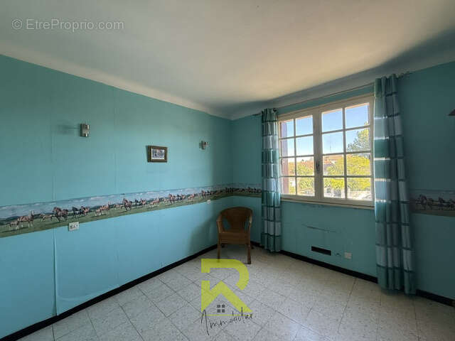 Votre mission, si vous l'acceptez : repeindre les murs et remplir 110 m2 de garage !' - photo 6