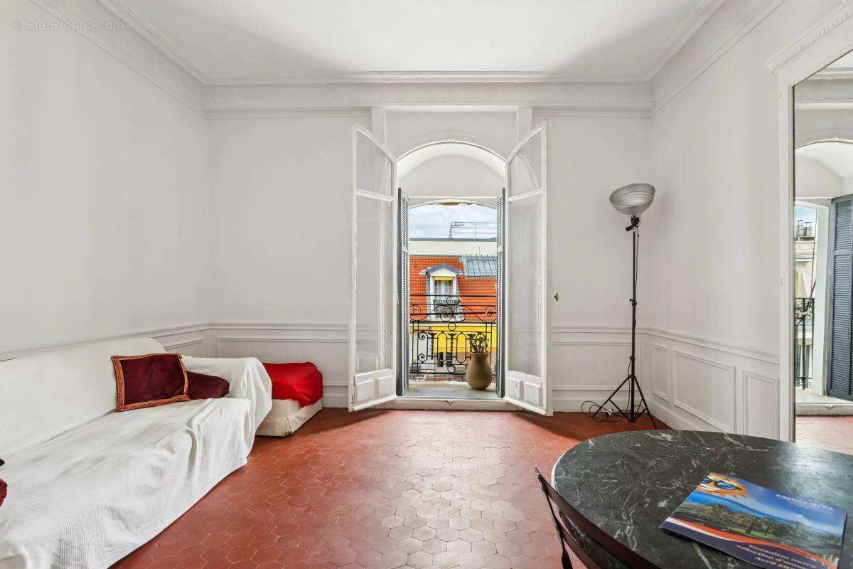 Nice Negresco : Studio dernier étage, vue mer latérale - photo 6