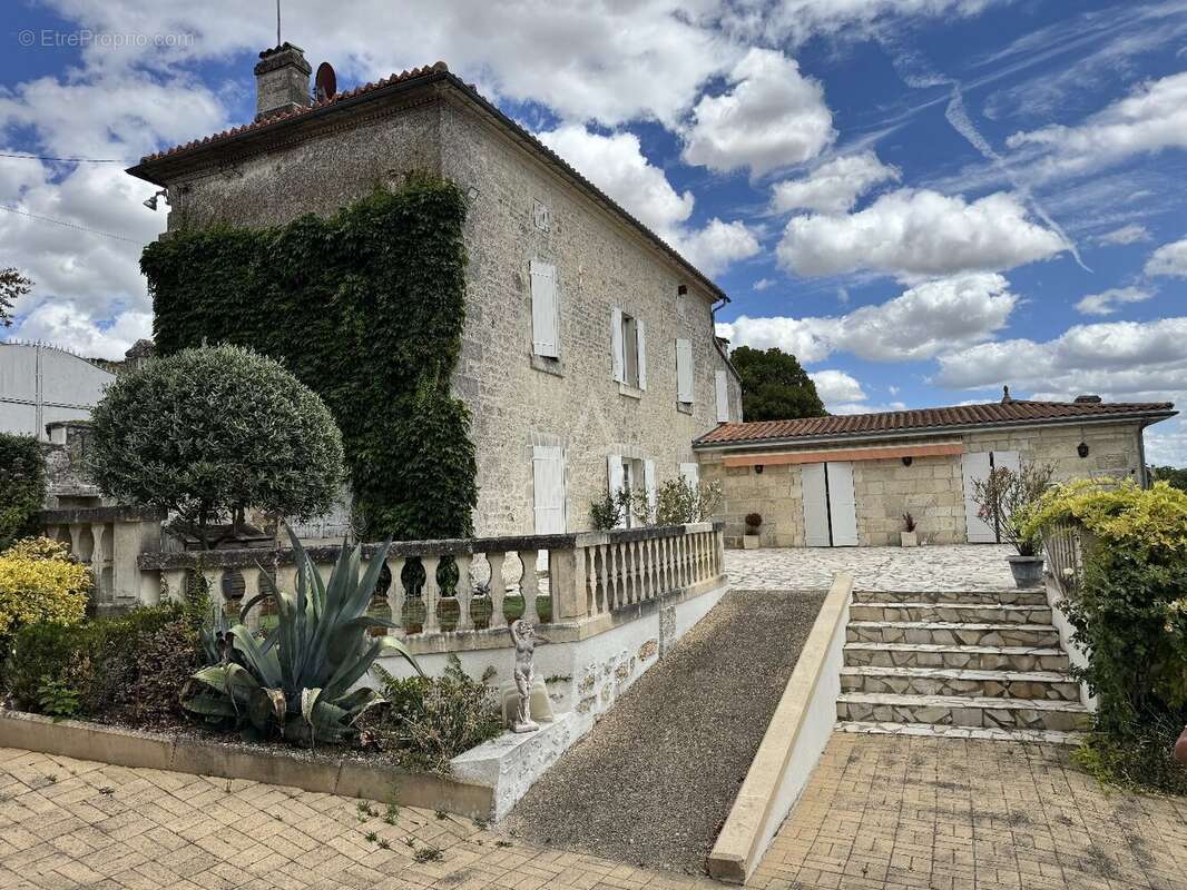 Maison à MOUTHIERS-SUR-BOEME