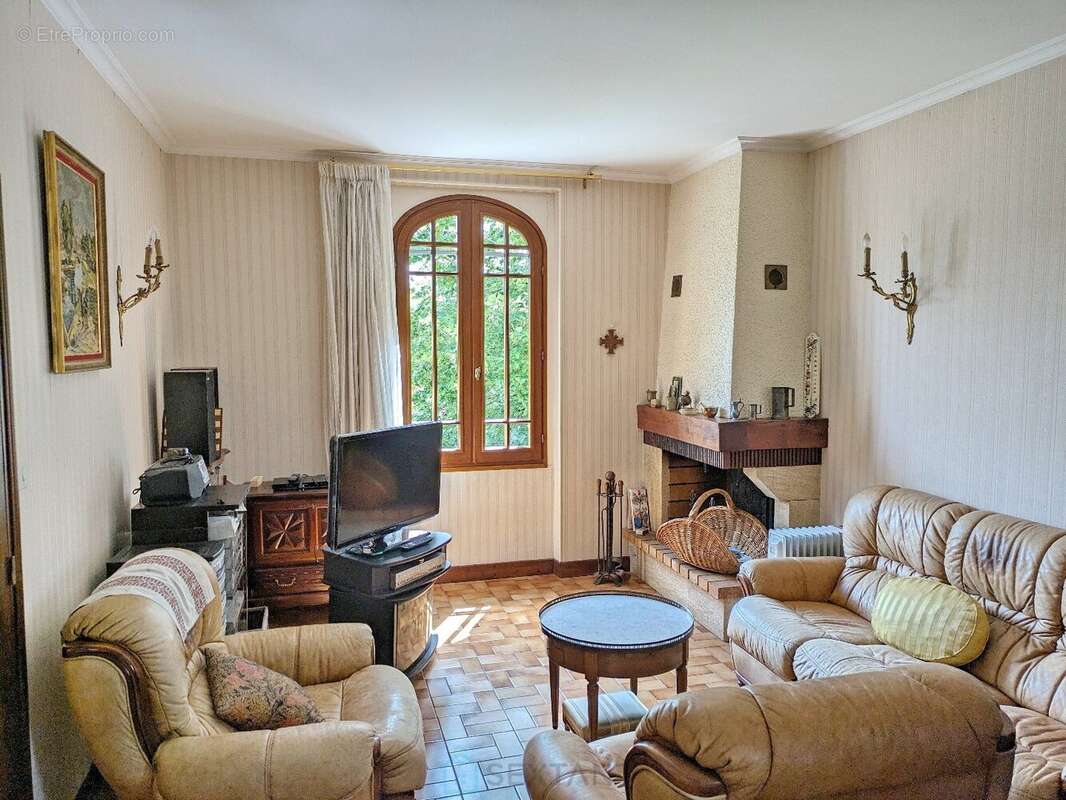 Au Bugue, maison de 129m² des années 30. - photo 4
