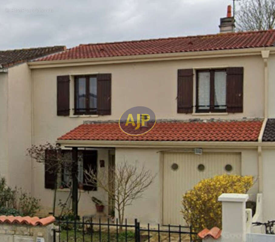 Maison à TONNAY-CHARENTE