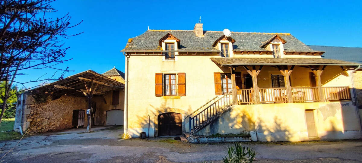 Maison en pierre 4 pièces 80 m² avec grange et grand terrain - photo 2