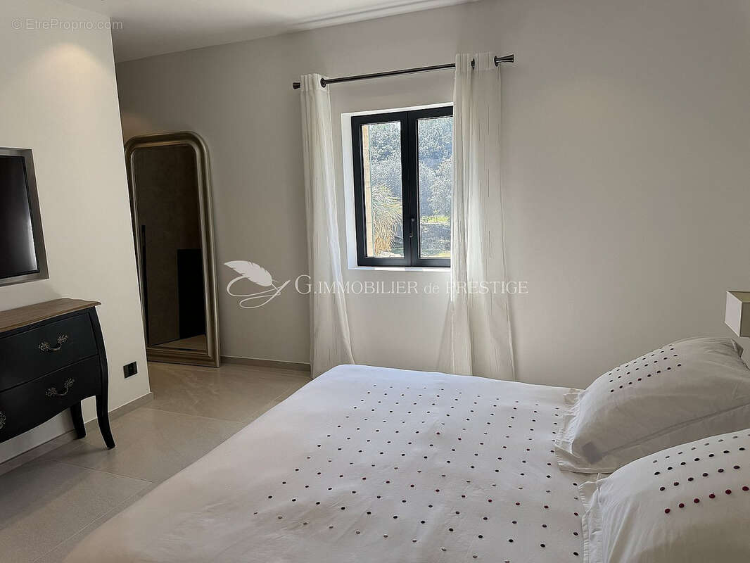 Maison à L'ISLE-SUR-LA-SORGUE