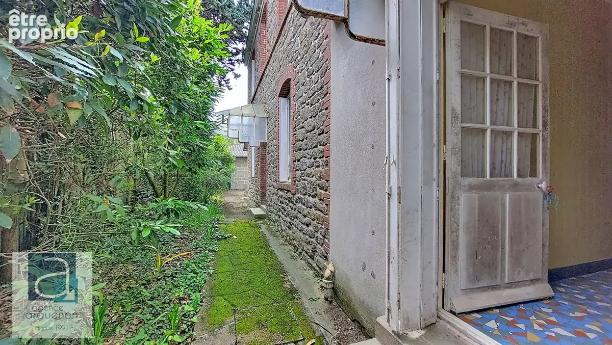 DINARD : Élégante demeure ancienne à réinventer, à deux pas des plages et du port avec jardin intime ! - photo 9
