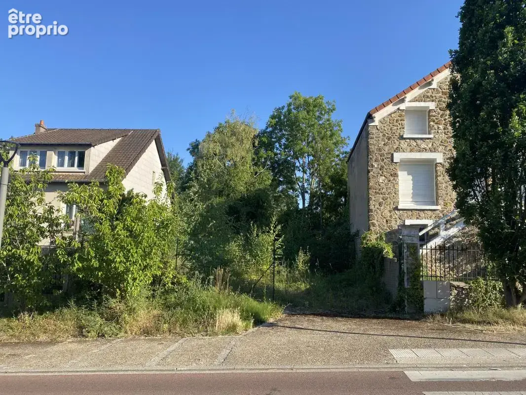 Terrain à MAGNY-LES-HAMEAUX