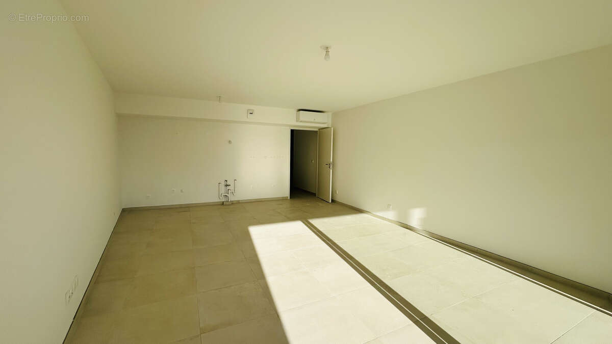 Appartement à LA CRAU