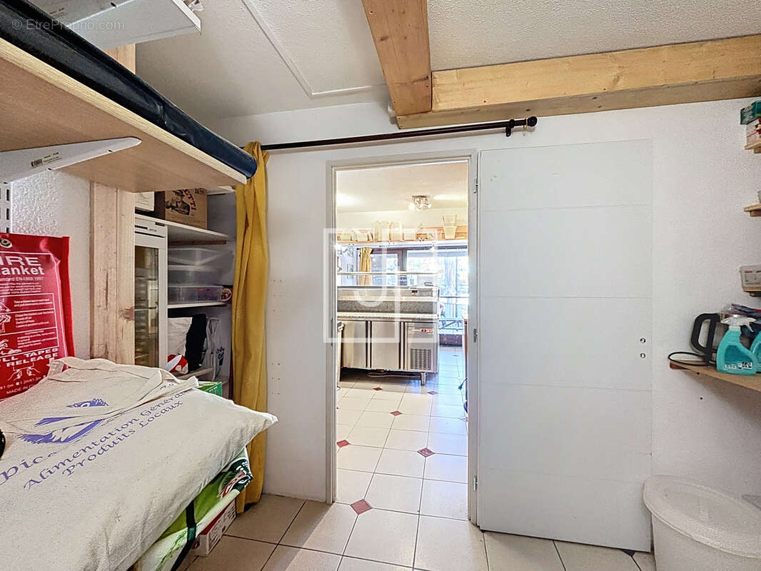 Commerce à ENCHASTRAYES