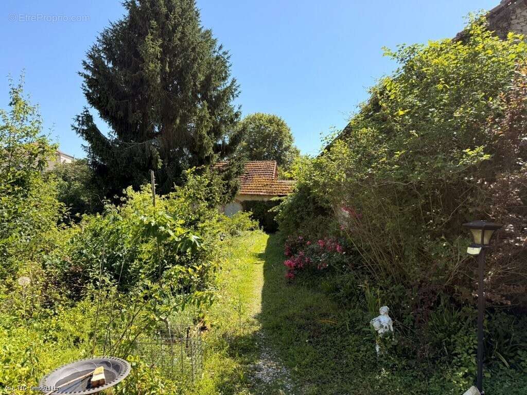 Maison à AIGRE