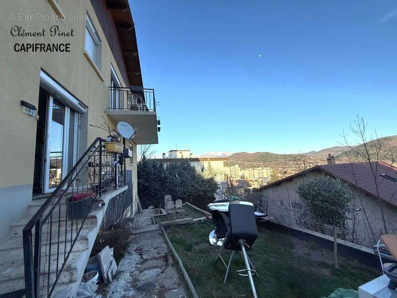 Maison avec fort potentiel à Gap Sud – 156 m², jardin, garage et vue dégagée - photo 38