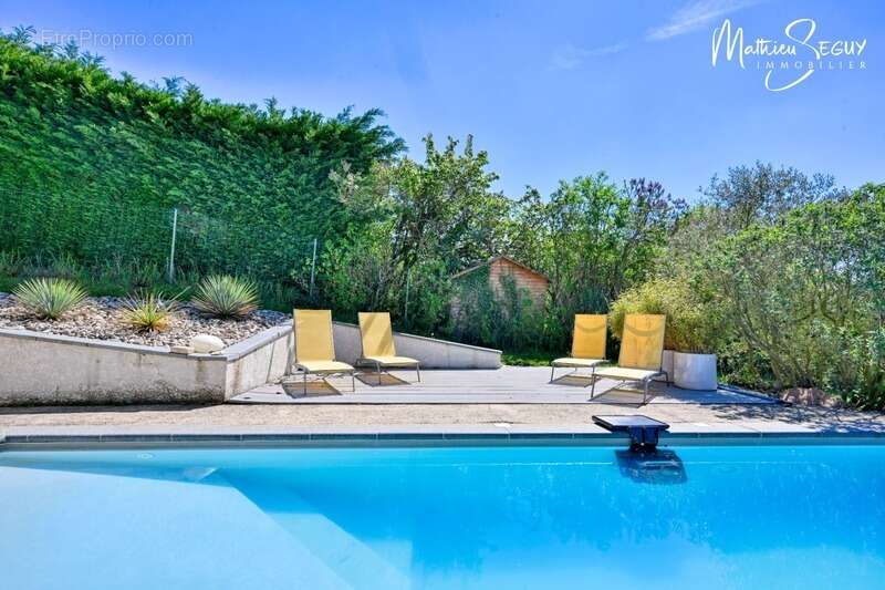 Propriété exceptionnelle à VALEILLE (42) avec parc agréamenté d'une piscine à débordement - photo 15
