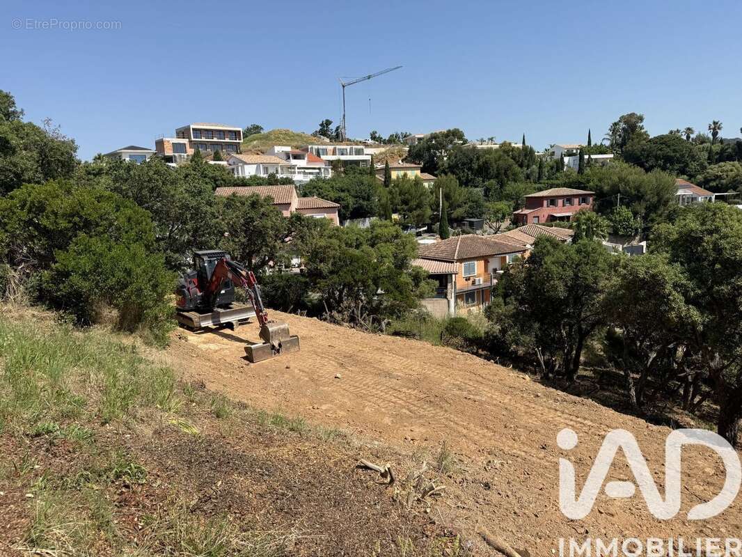 Terrain 2110 m² à Carqueiranne  - photo 4