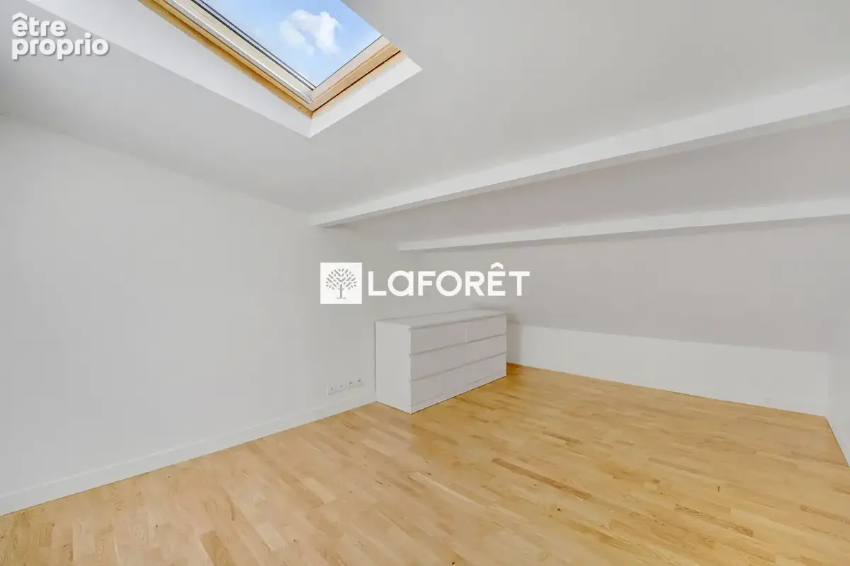 Appartement T5 atypique de 123m2 . Lumineux et calme au dernier étage d'une jolie copropriété. - photo 4