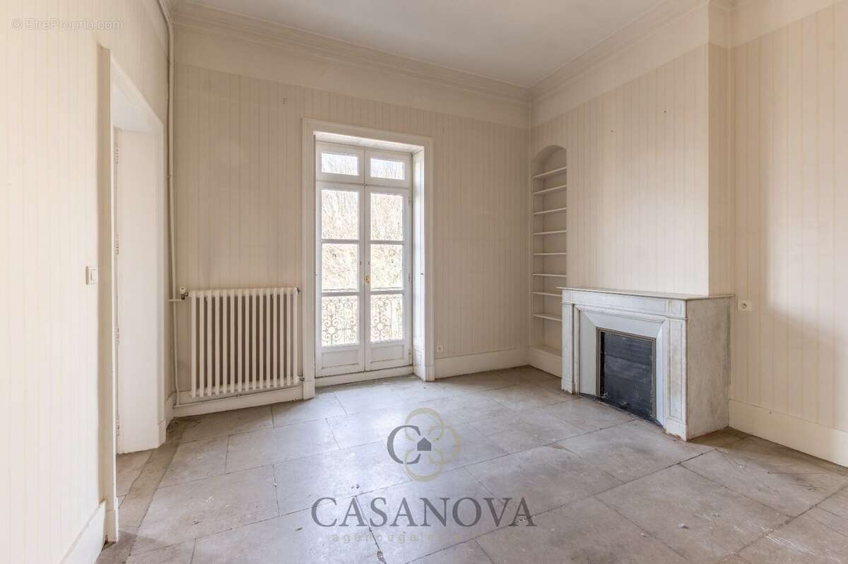 Dernier étage ascenseur 3 chambres, bureau  Vue totalement dégagée  Centre historique Montpellier - photo 8