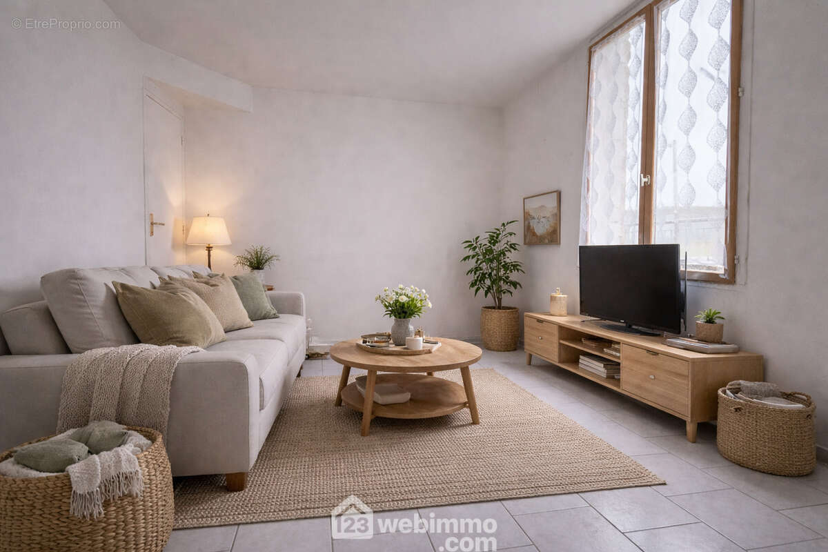 Un volume facile à aménager, idéal pour créer une ambiance chaleureuse et personnalisée - Maison à SOISSONS