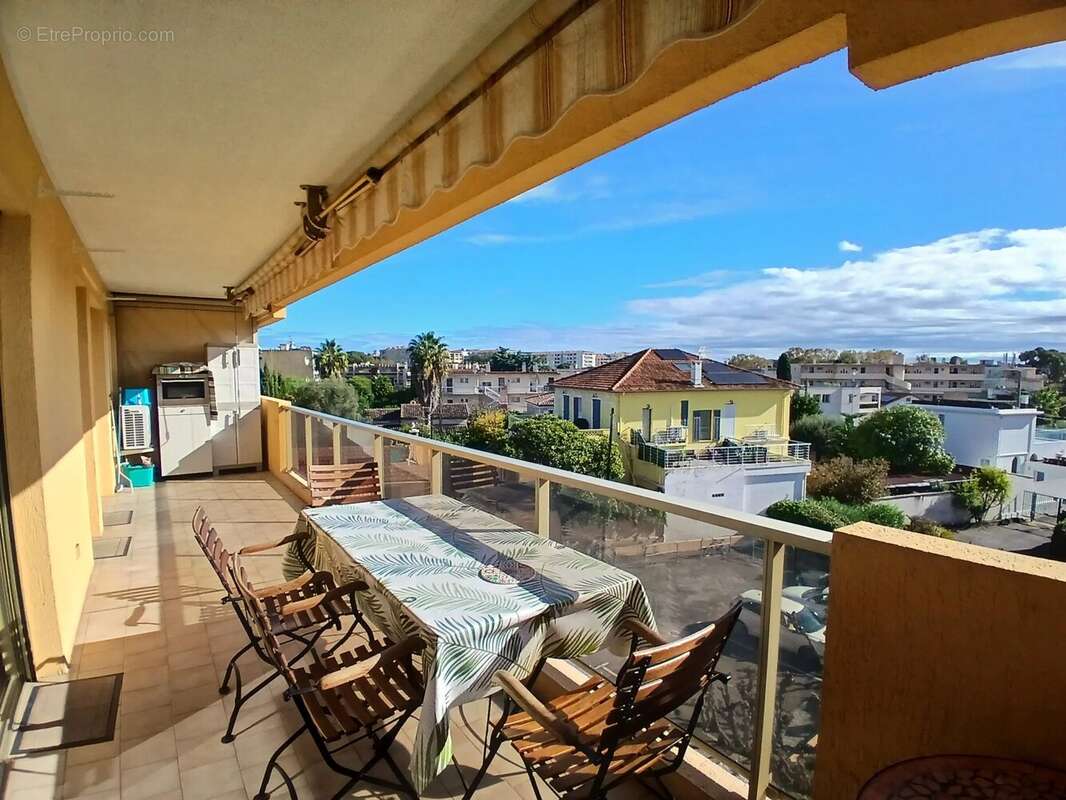 Appartement à VALLAURIS